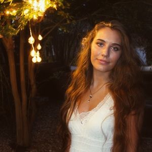 Meet your Posher, Abbi